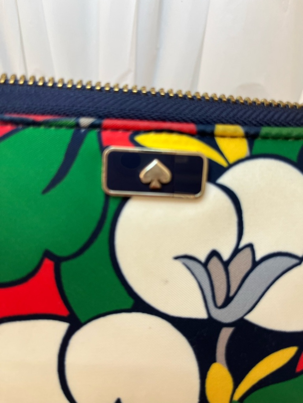 kate spade Floral Zip-Around Wallet in Red, Green & Black - Picture 4 of 5